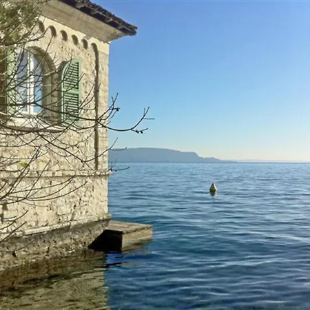 Ferienappartement Mit Privatem Strand Am Gardasee Mieten *