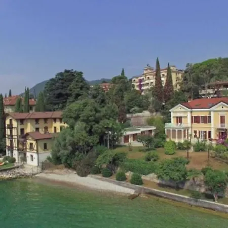 Lägenhet Ferienappartement Mit Privatem Strand Am Gardasee Mieten *