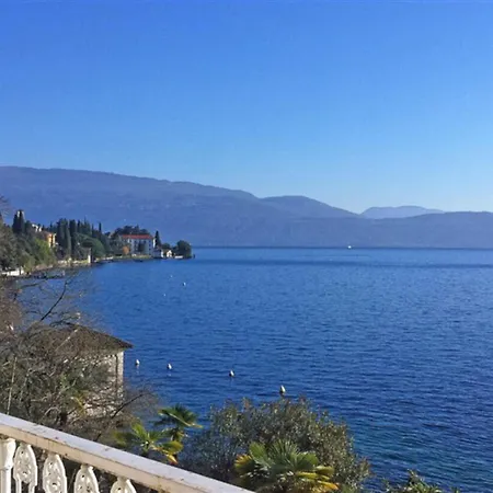 Ferienappartement Mit Privatem Strand Am Gardasee Mieten