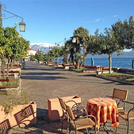 Ferienappartement Mit Privatem Strand Am Gardasee Mieten Lägenhet