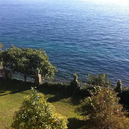 Ferienappartement Mit Privatem Strand Am Gardasee Mieten