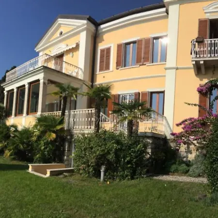 Lägenhet Ferienappartement Mit Privatem Strand Am Gardasee Mieten Gardone Riviera