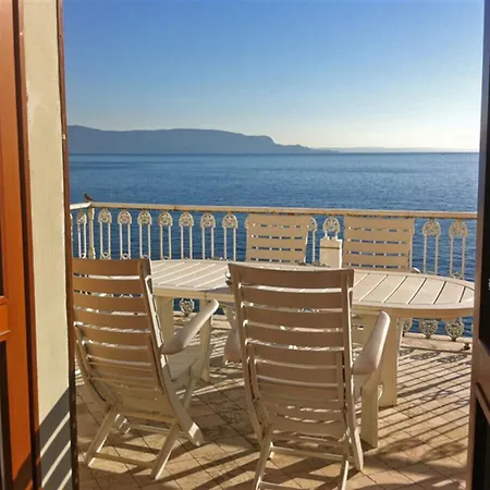 Ferienappartement Mit Privatem Strand Am Gardasee Mieten Lägenhet