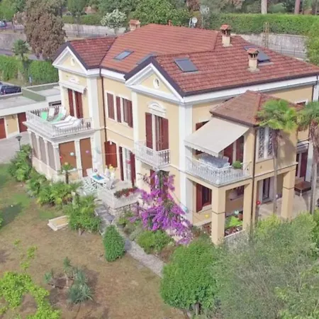 Lägenhet Ferienappartement Mit Privatem Strand Am Gardasee Mieten *
