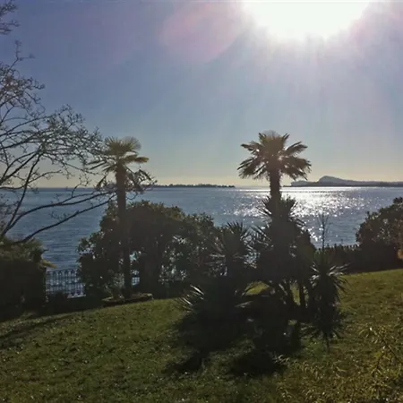 Lägenhet Ferienappartement Mit Privatem Strand Am Gardasee Mieten