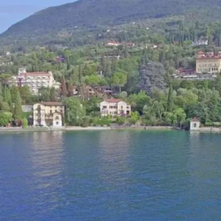 Lägenhet Ferienappartement Mit Privatem Strand Am Gardasee Mieten