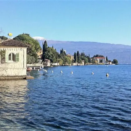 Ferienappartement Mit Privatem Strand Am Gardasee Mieten Lägenhet